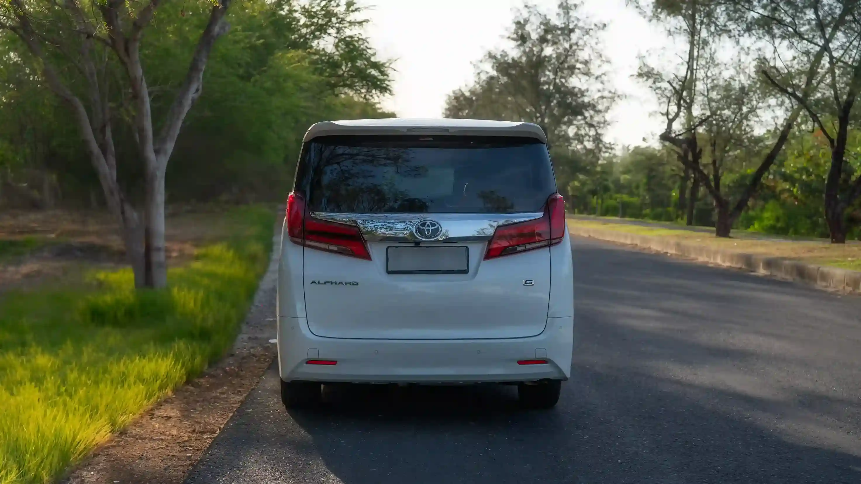 Sewa Mobil Sport Mewah Uluwatu Bali