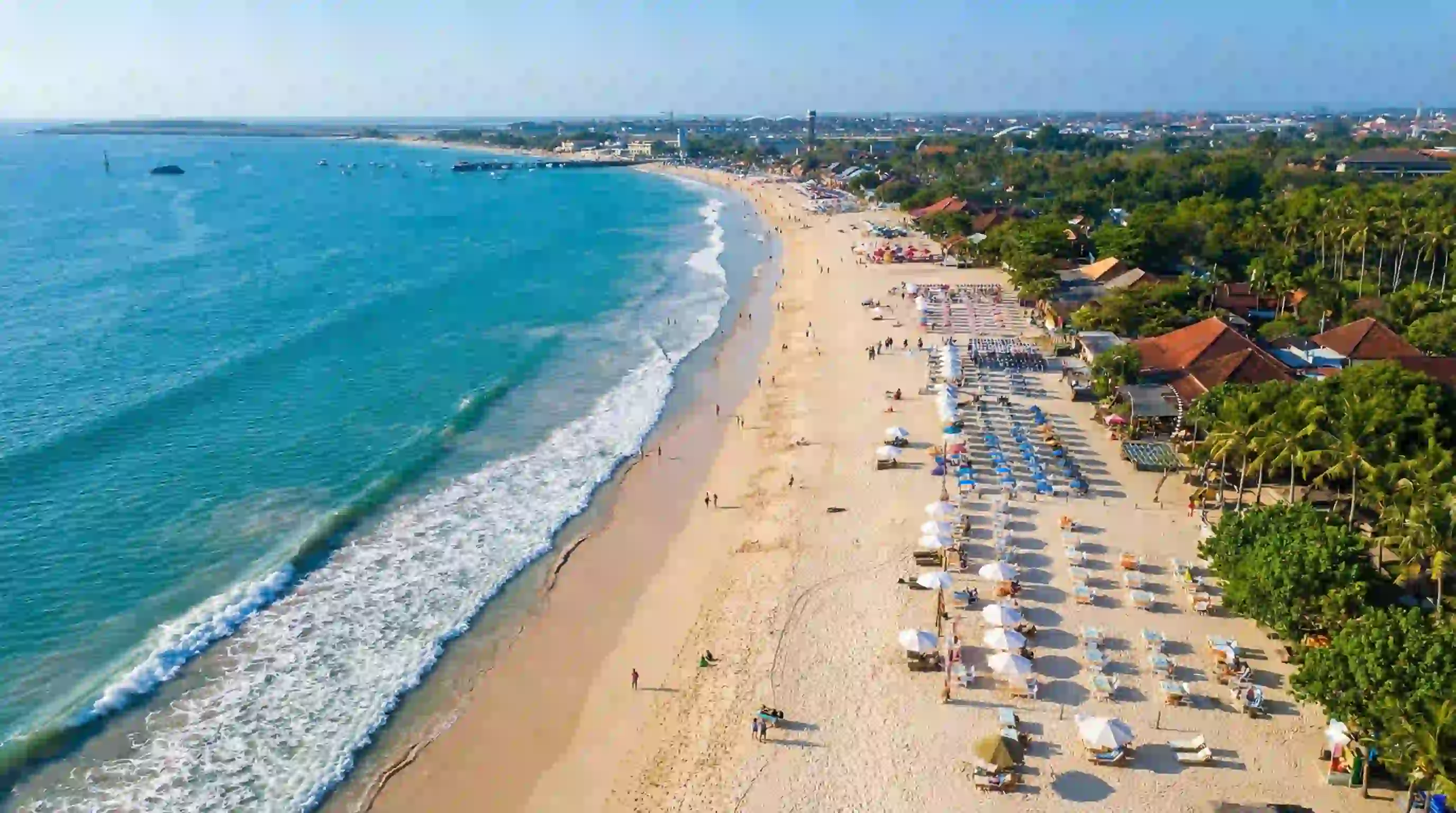 Pantai Jimbaran - Destinasi Sewa Mobil Mewah Jimbaran