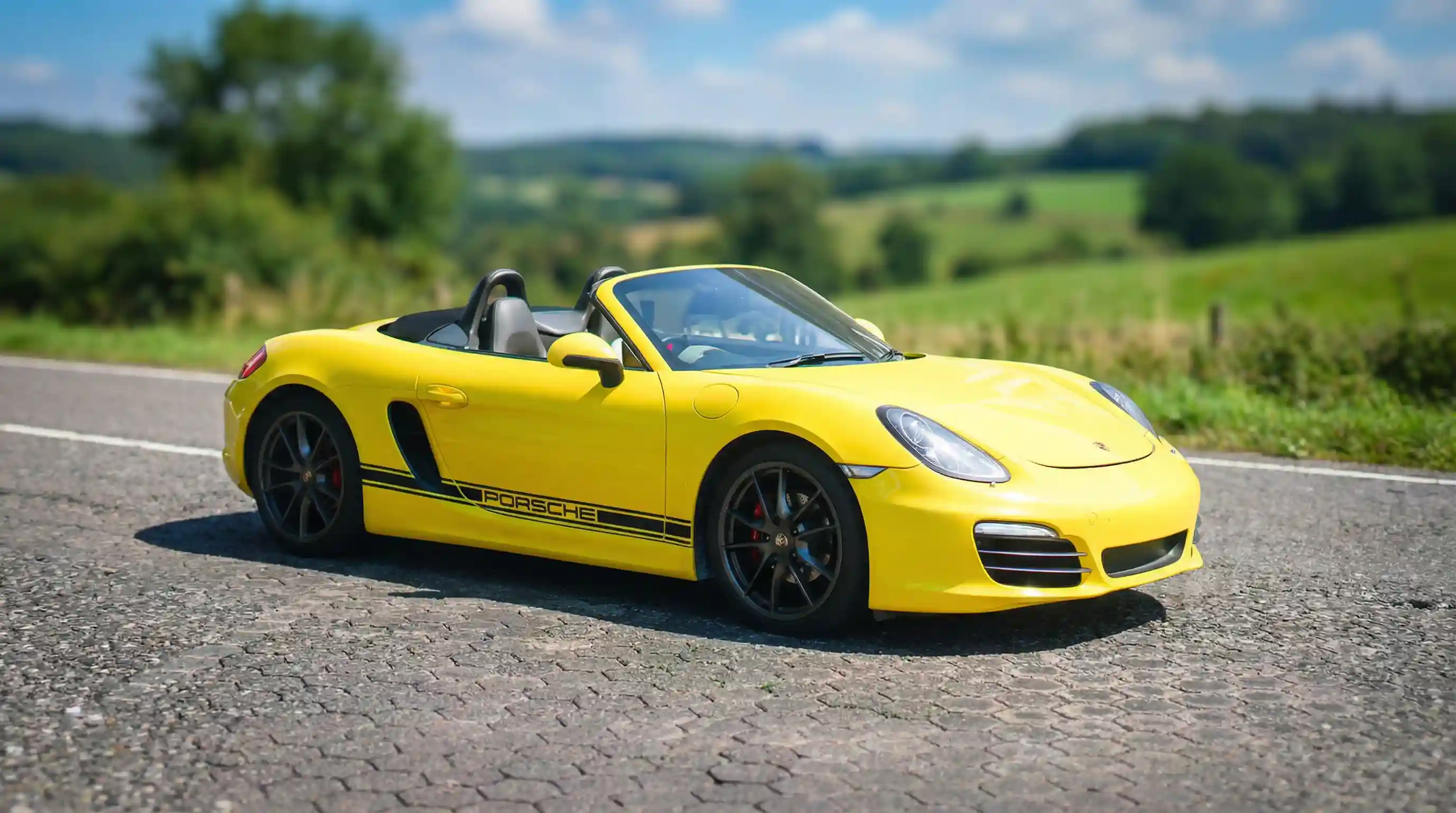 Hubungi Mobil Mewah Bali - Sewa Mobil Premium Bali