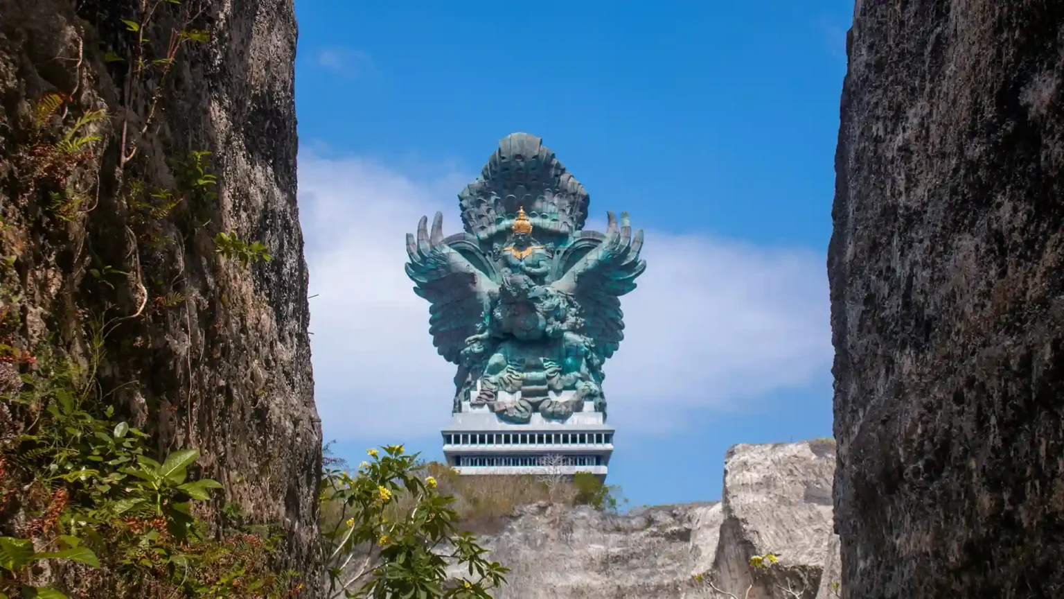 Garuda Wisnu Kencana - Destinasi Sewa Mobil Mewah Uluwatu
