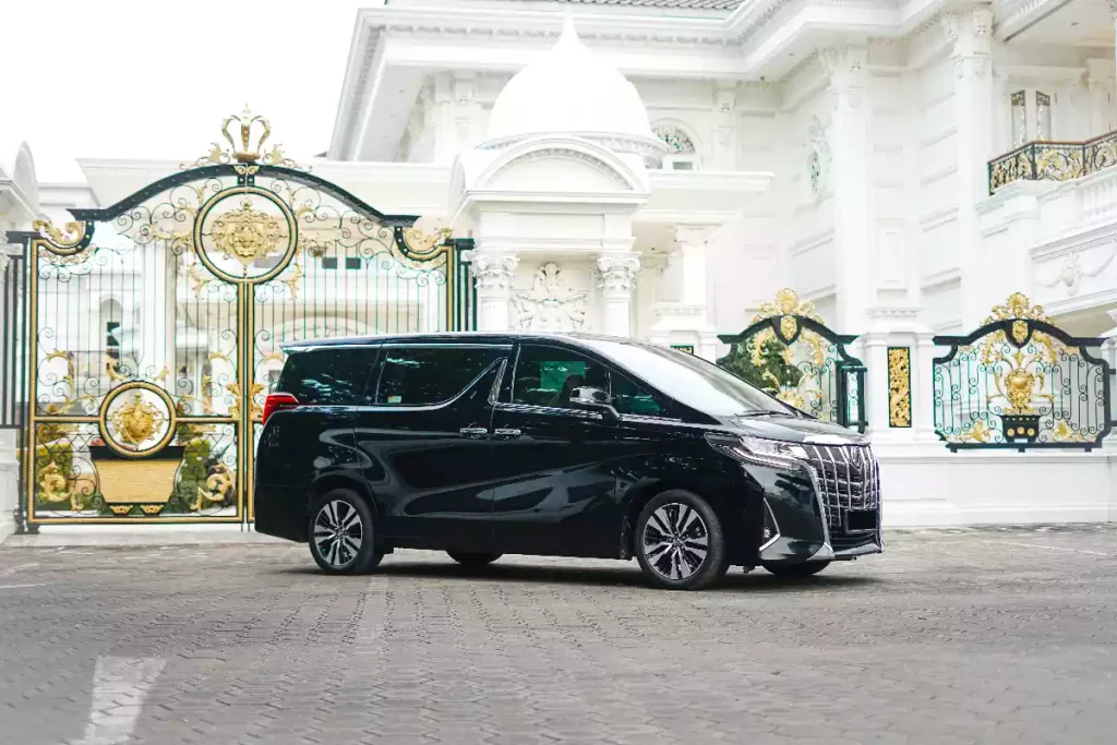 Sewa Toyota Alphard di Bali — armada Mobil Mewah Bali