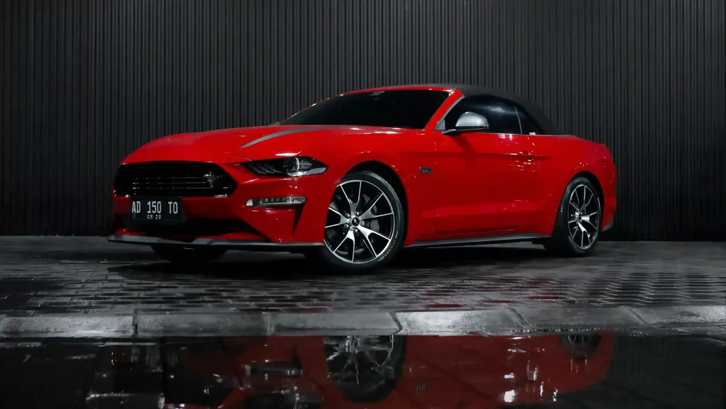 Sewa Ford Mustang Cabriolet di Bali — armada Mobil Mewah Bali