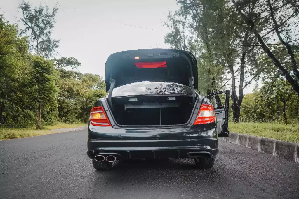 Sewa Mercedes-Benz di Bali — armada Mobil Mewah Bali